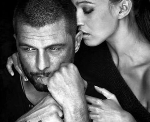 - Почему ты его отпустила?
- Потому что тот, кому я по-настоящему буду нужна, никогда от меня не уйдет.