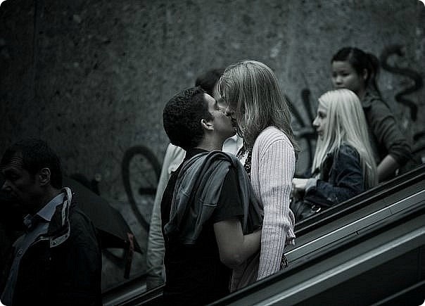 Хочу к тебе на чай, на фильм, на разговор, в душ, под одеяло, в объятия, всё-равно как, но только к тебе.