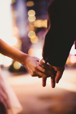 Труднее всего терять несбывшееся. 
 
Эльчин Сафарли 