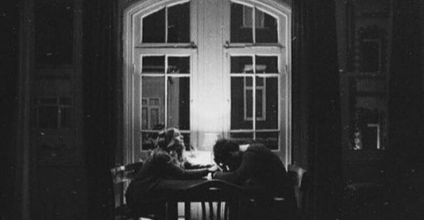Я не знаю, куда ведет мой путь, но мне легче идти, когда моя рука сжимает твою. 

Альфред де Мюссе.